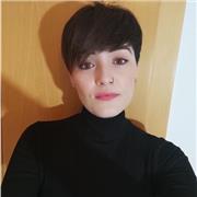 Educadora infantil imparte clases de repaso para niños de primaria